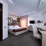 Rius Готель Львів